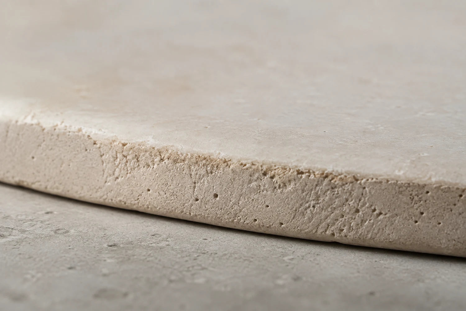 Superfici di ceramica opaca, granulose e levigate